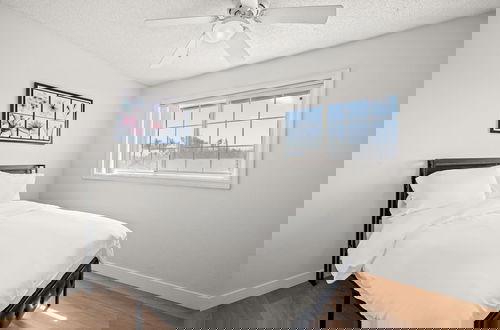 Foto 43 - Spacious Family Retreat w Garden Modern Comfort