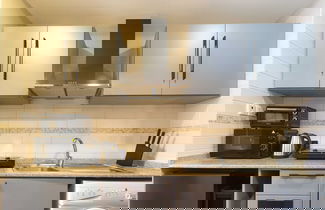 Photo 3 - LUX The JLT Gold Crest Studio