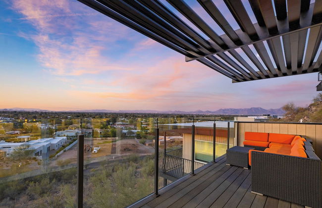 Panoramic Views, Private Pool, Patio Lounge w/ Firepit Royal Palm by Avantstay - Photo 3