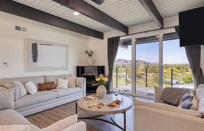 Panoramic Views, Private Pool, Patio Lounge w/ Firepit Royal Palm by Avantstay - Photo 2