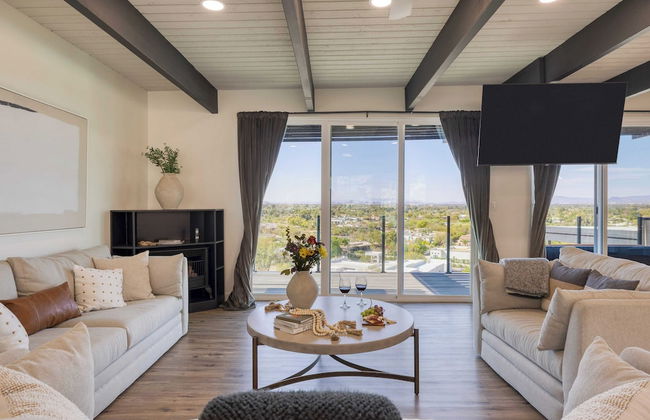 Panoramic Views, Private Pool, Patio Lounge w/ Firepit Royal Palm by Avantstay - Photo 6