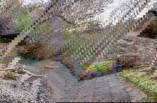 Foto 2 - Artful Craftsman Hot Tub, Firepit, and Pond Gatlinburg + National Parks