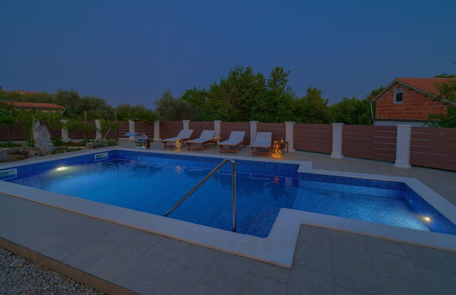 Tranquil Getaway Polje Villa With Pool - Foto 52