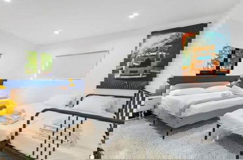 Photo 5 - Sleek Modern Miami Getaway With Pool Oasis