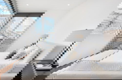 Photo 5 - Venice View by Avantstay Walk to Venice Beach Rooftop, Ice Bath, Luxe Design