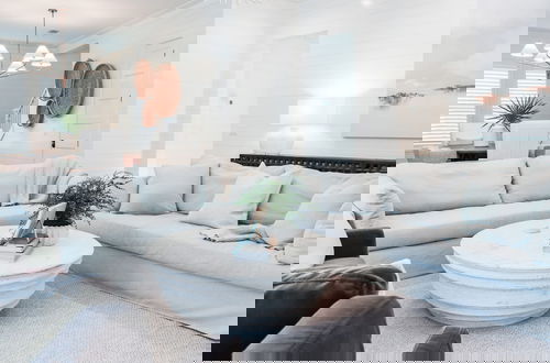 Foto 7 - Oceans of Time by Avantstay TV Game Room 2 Pools Walk to Beach New Build