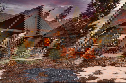 Photo 1 - Klamath by Avantstay Gorgeous Mountain Home w Fire Pit Spa Lake Views