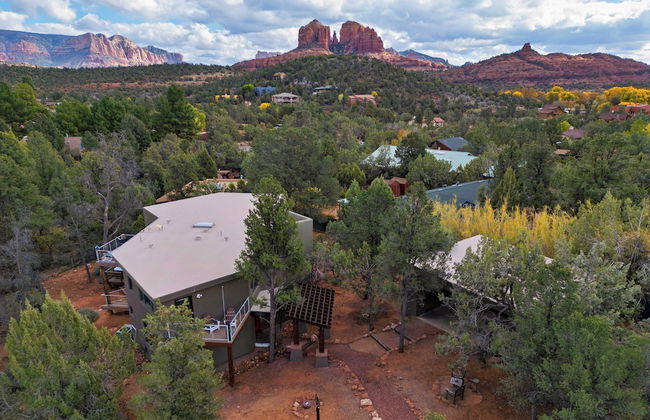 Cathedral View by Avantstay Pool Table + Hot Tub - Foto 48