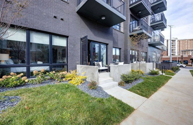 2 Modern Apartments in Heart of Midtown, Walkable Location Patio, Pool & Gym - Photo 40