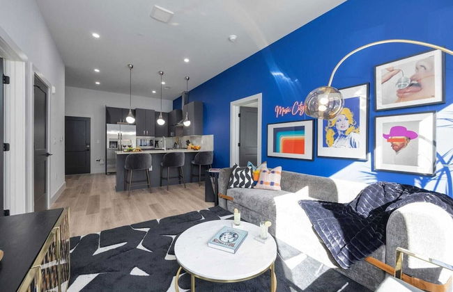 2 Modern Apartments in Heart of Midtown, Walkable Location Patio, Pool & Gym - Photo 1