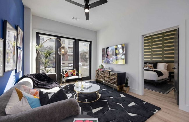 2 Modern Apartments in Heart of Midtown, Walkable Location Patio, Pool & Gym - Photo 23