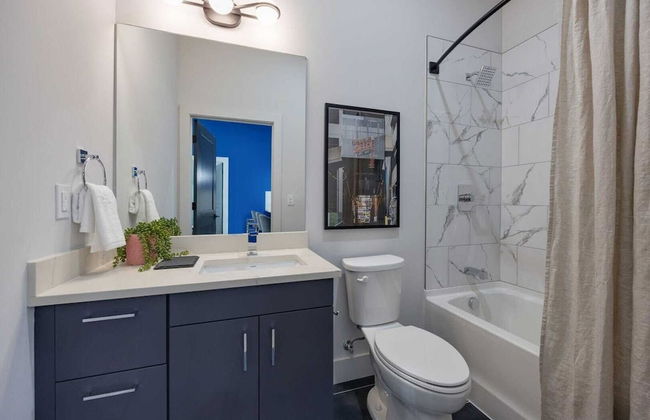 2 Modern Apartments in Heart of Midtown, Walkable Location Patio, Pool & Gym - Photo 35