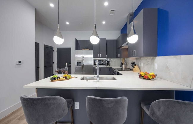 2 Modern Apartments in Heart of Midtown, Walkable Location Patio, Pool & Gym - Photo 26