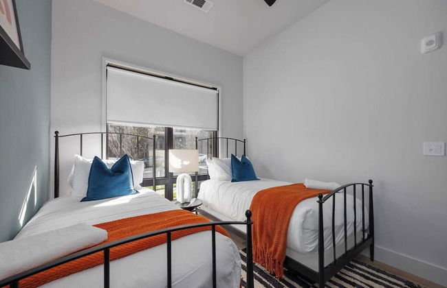 2 Modern Apartments in Heart of Midtown, Walkable Location Patio, Pool & Gym - Photo 33
