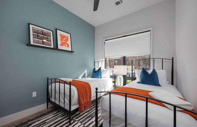 2 Modern Apartments in Heart of Midtown, Walkable Location Patio, Pool & Gym - Photo 32