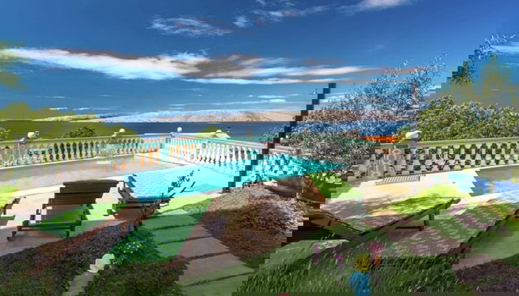Foto 1 - Adorable Home With Swimming Pool and sea View