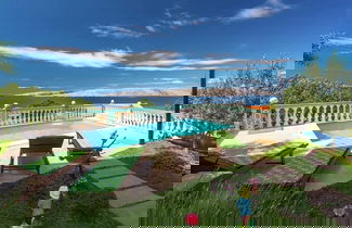 Foto 1 - Adorable Home With Swimming Pool and sea View