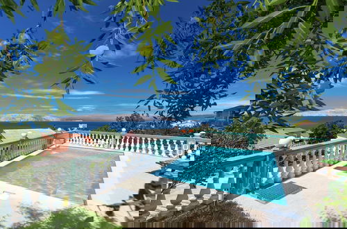 Foto 10 - Adorable Home With Swimming Pool and sea View