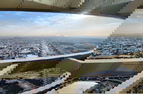 Foto 9 - Lux BnB Aykon Tower Skyline Views