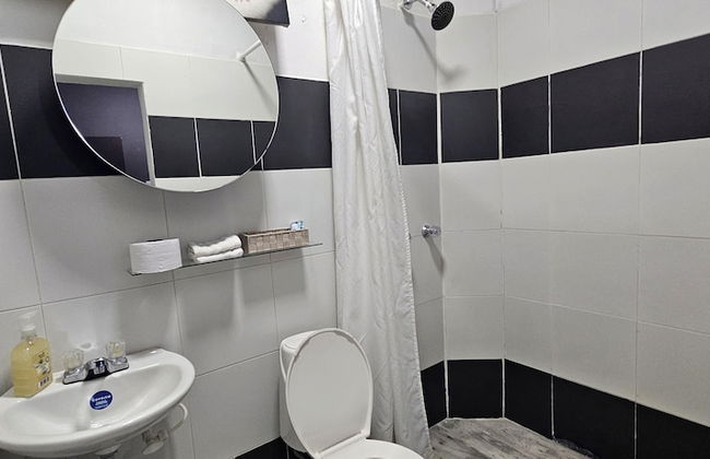 32 PROMO $ 11 Bedrooms with bathrooms Aprtmnt + 2 Jacuzzis and a rooftop pool. @Poblado - Foto $