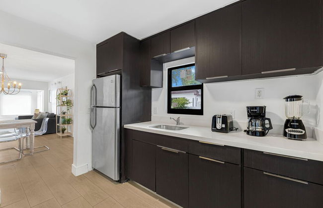 Spacious 3BR House with Private Pool - Photo 12