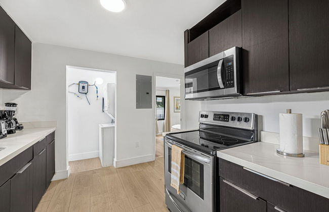 Spacious 3BR House with Private Pool - Photo 14