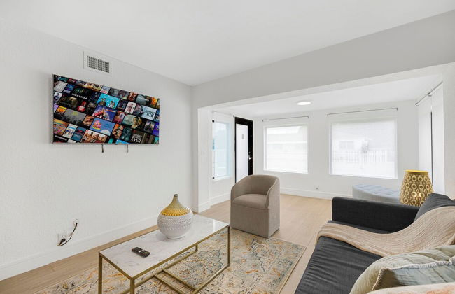 Spacious 3BR House with Private Pool - Photo 20