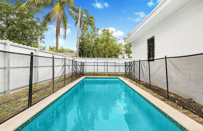 Spacious 3BR House with Private Pool - Photo 1