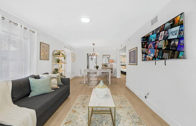 Spacious 3BR House with Private Pool - Photo 18