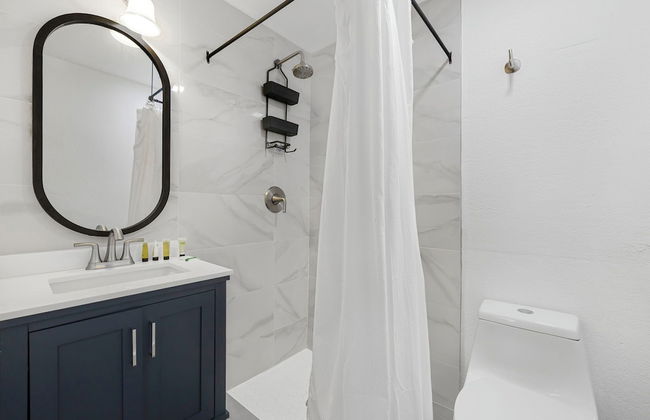 Spacious 3BR House with Private Pool - Photo 24