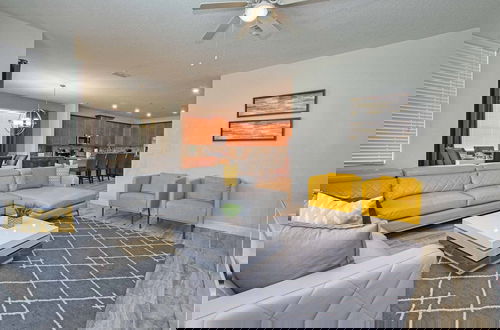 Foto 14 - Spacious 6 Bed Home With Pool in Prime Storey Lake