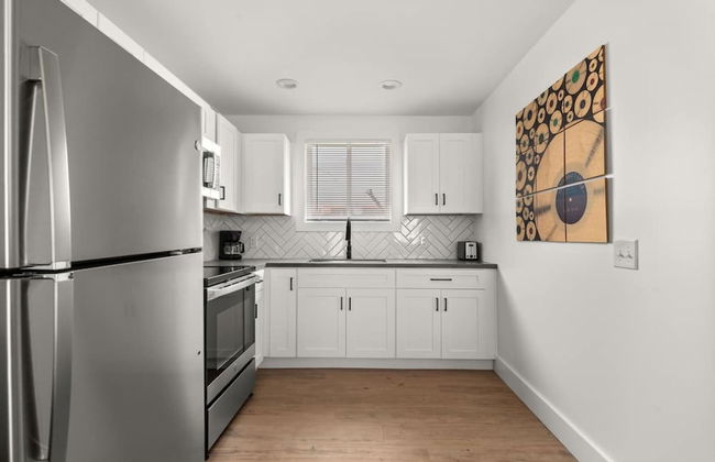 Modern Unit In Nashville Area 2 Bedroom Apts - Photo 11