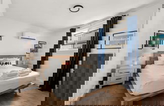 Foto 2 - Explore Nashville From Your Stylish Unit 2 Bedroom Apts