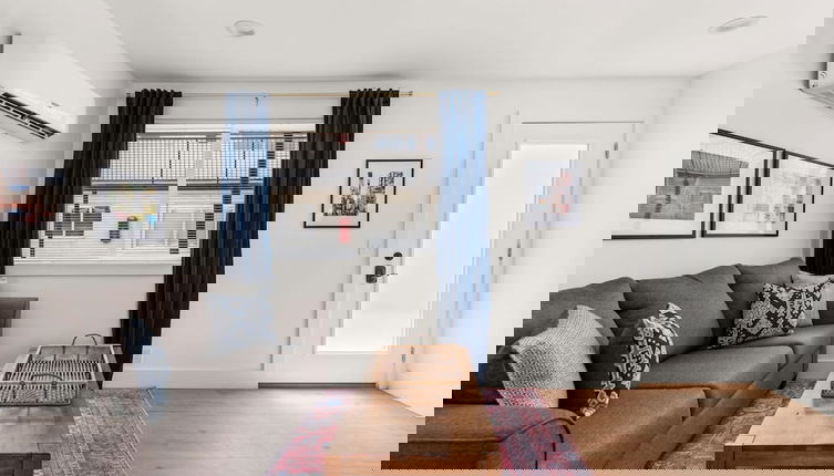 Foto 1 - Explore Nashville From Your Stylish Unit 2 Bedroom Apts