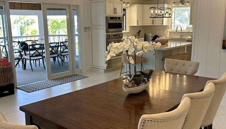 Foto 1 - Beautiful Updated Stilted Home Makes For A Super Getaway. 3 Bedroom Home by RedAwning
