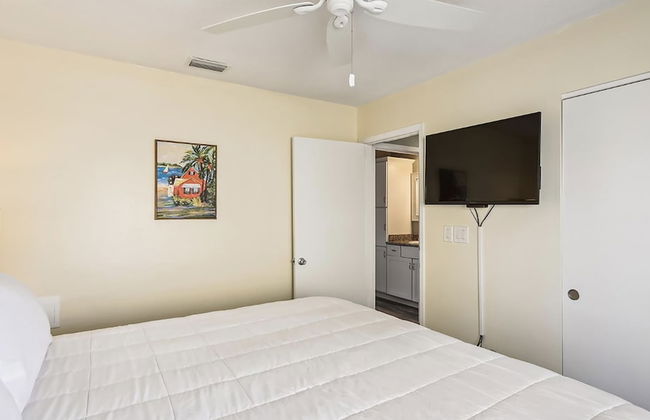 Sandpiper Cove 3202 2 Bedroom Condo by RedAwning - Photo 3
