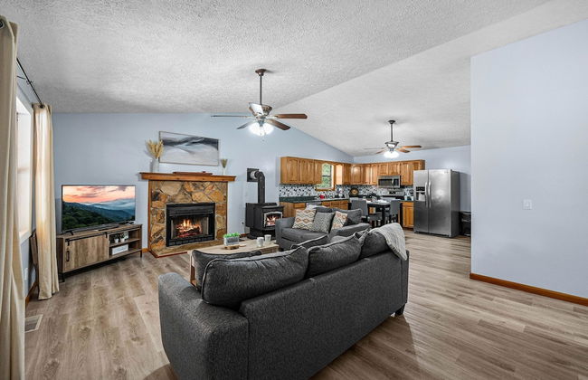 Andy Woods Lodge - 4 Bedrooms, 1.5 Baths, Sleeps 8 4 Home by RedAwning - Foto 11