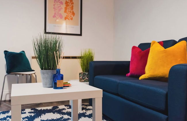 Sleek City Getaway - Walkable & Free Parking - Foto 8