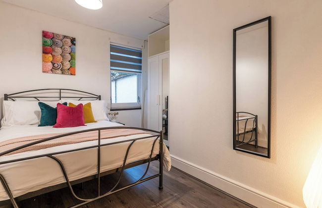 Sleek City Getaway - Walkable & Free Parking - Foto 2