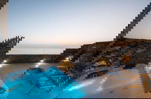 Foto 7 - Romantic Mykonian Oasis Suite w Jacuzzi