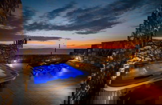 Foto 1 - Romantic Mykonian Oasis Suite w Jacuzzi