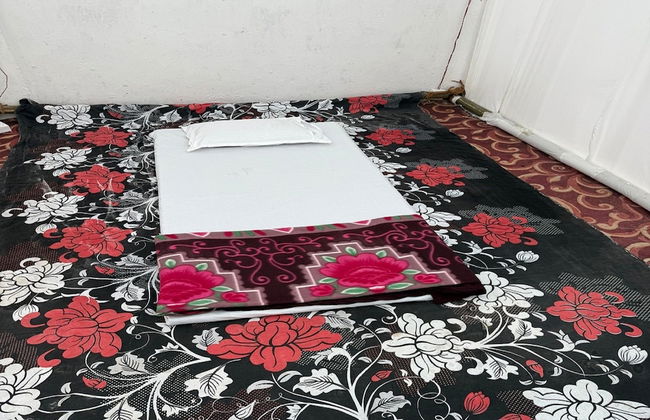 Arail Tent City Kumbh Cottage - Foto 8