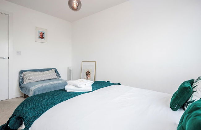Basildon - 2-bed - Sleeps 5 - Near Train Station - Foto 4