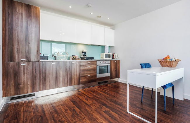Basildon - 2-bed - Sleeps 5 - Near Train Station - Foto 9