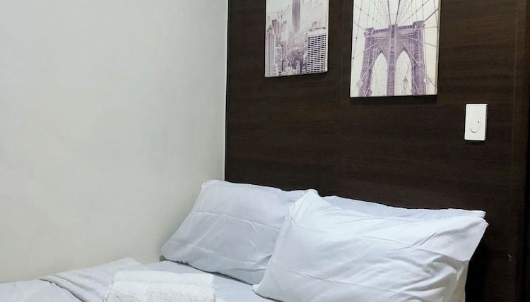 Foto 1 - Modern Comfort Makati 1BR with Workspace