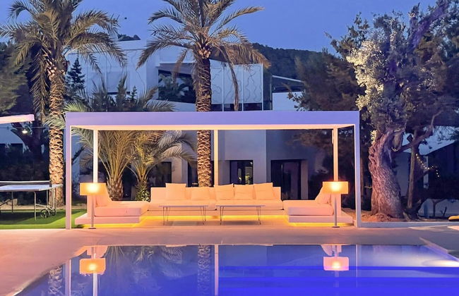 Villa With Multiple Outdoor Terrace - Foto 26