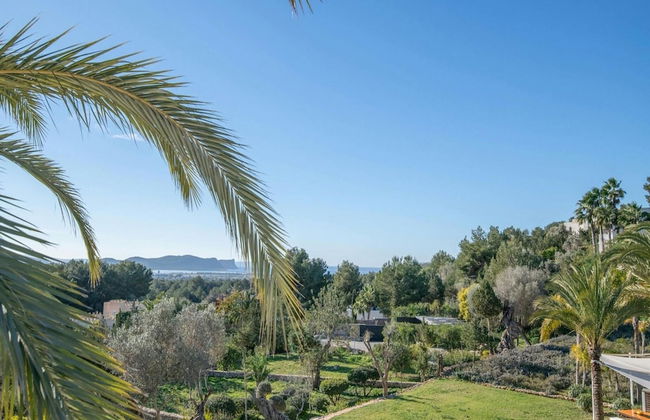 Villa With Multiple Outdoor Terrace - Foto 35