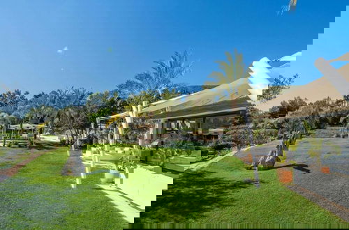 Foto 34 - Villa With Multiple Outdoor Terrace