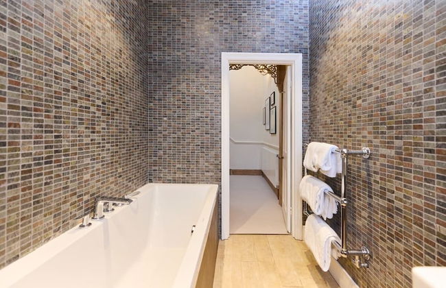 The Rosebery Retreat - Inviting 4bdr With Garden - Foto 35