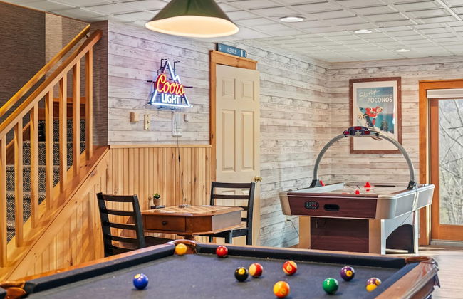 Mountain Escape With Game Room Balcony Stunning Views in the Poconos Christina - Foto 19